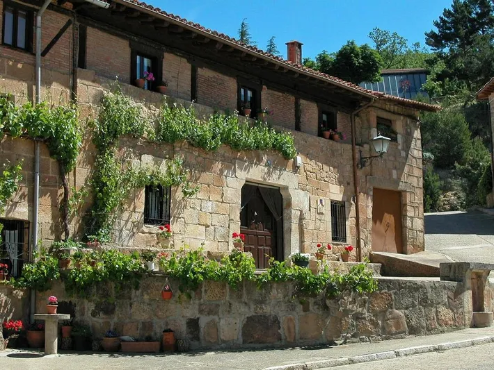 Casa rural para 10 personas, con terraza - 1
