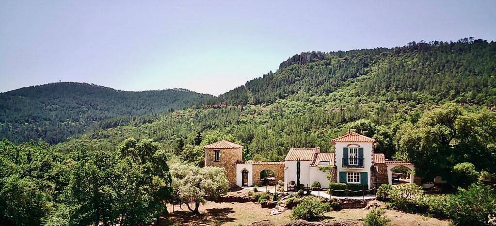 L’Hacienda Maison d’hôtes in Bagnols-en-Forêt, Côte méditerranéenne (France)