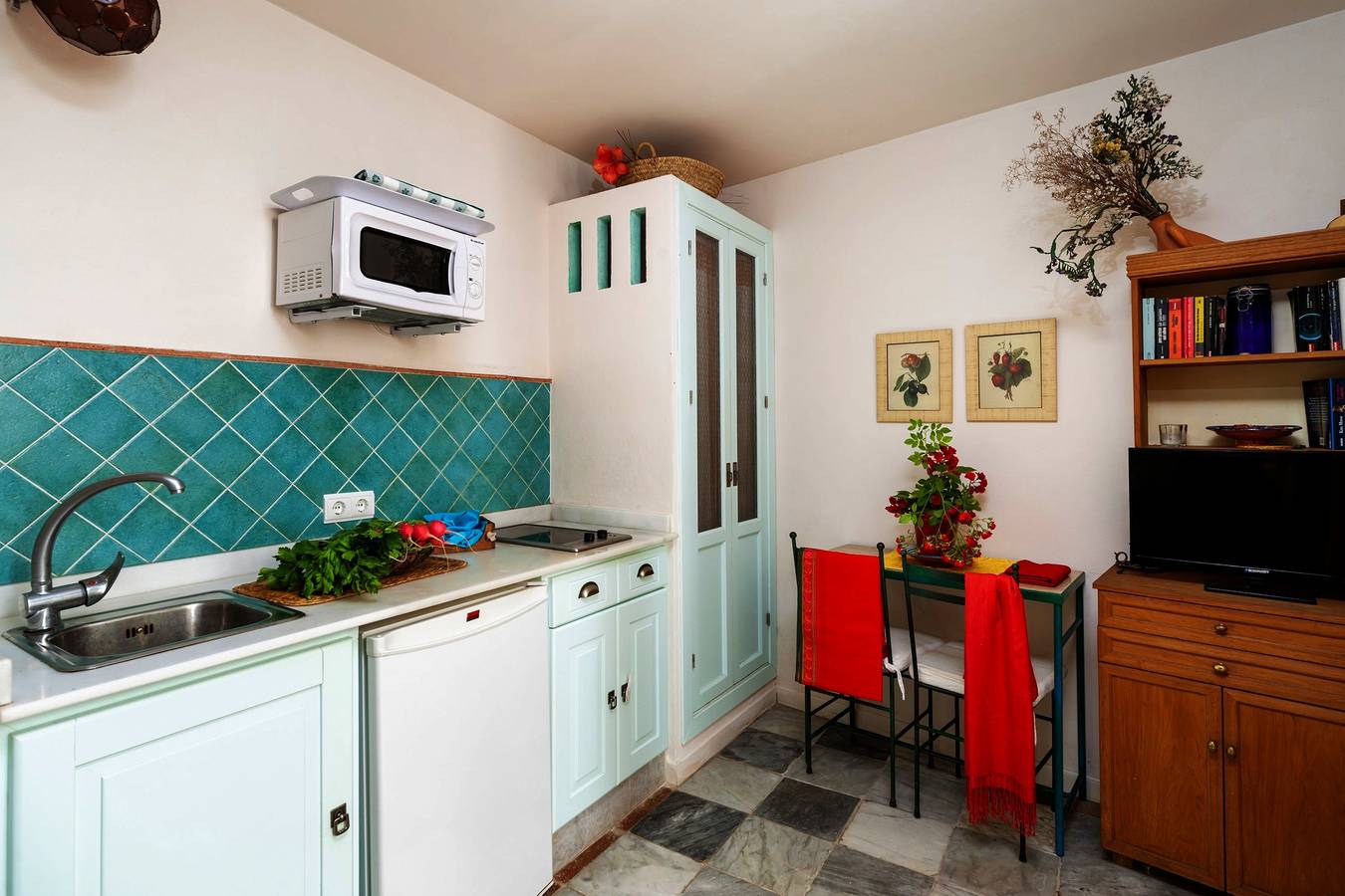 Appartamento intero, Monolocale "Gloria 1" vicino alla spiaggia con terrazza, cortile andaluso e Wi-Fi in Conil de la Frontera, Costa de la Luz