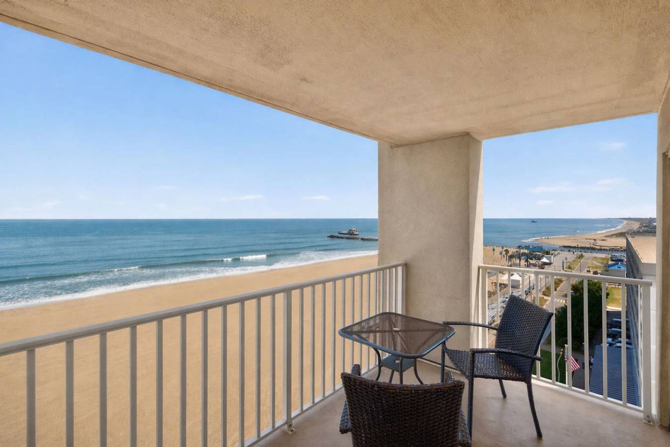Apartamento entero, New / Oceanfront Beach Condo, Pool, Gym, Fishing in Virginia Beach
