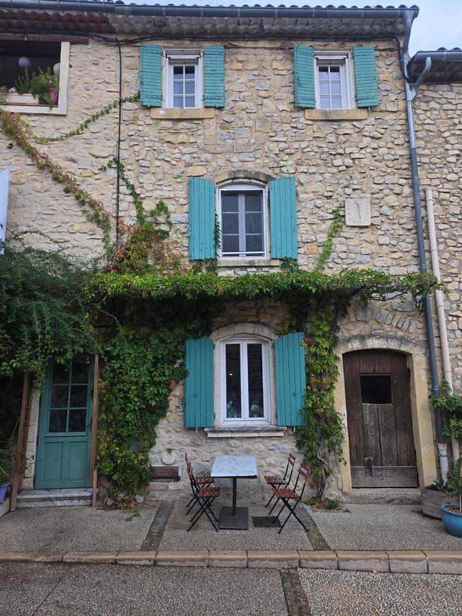 Gîte pour 6 personnes, avec vue et terrasse à Vitrolles-en-Luberon
