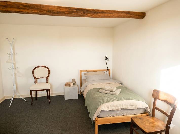 Ganze Ferienwohnung, Monteurzimmer Kassel Monteurwohnung Ferienwohnung Banane 1- 6 Personen Parkplatz & Küche Modern in Wolfsanger-Hasenhecke, Kassel