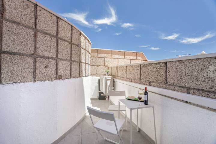 Entire apartment, Vacation Apartment 'Olivia’s Beach' with Shared Pool, Wi-Fi and Air Conditioning in Las Caletillas, Candelaria