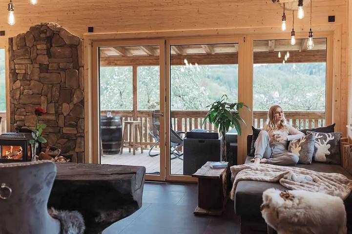 Chalet für 4 Personen, mit Sauna und Whirlpool sowie Balkon und Garten