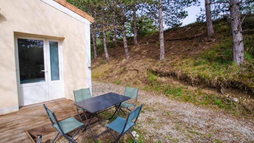 Gîte pour 2 personnes, avec vue ainsi que jardin et terrasse à Aouste-sur-Sye - 2