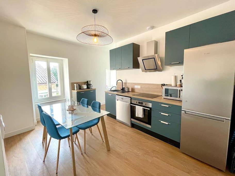 Appartement entier, Two-Bedroom Apartment in Bessines-sur-Gartempe, Région de Bellac