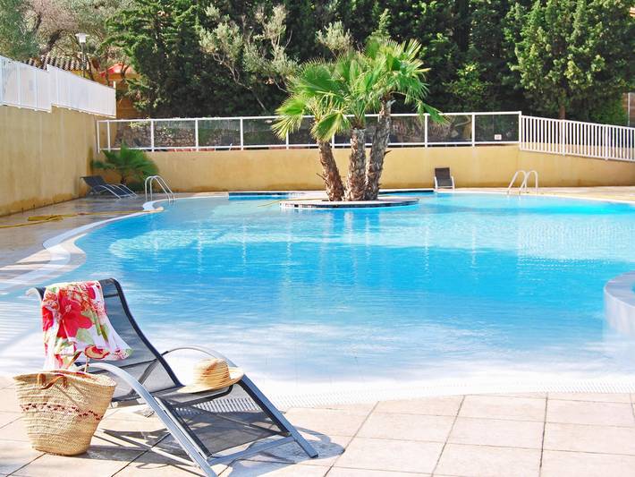 Location de vacances pour 6 personnes, avec terrasse ainsi que piscine et sauna, animaux acceptés à Solliès-Toucas - 2