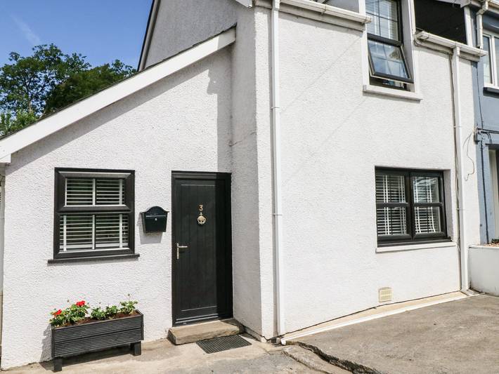 Log cabin for 4 people in Narberth