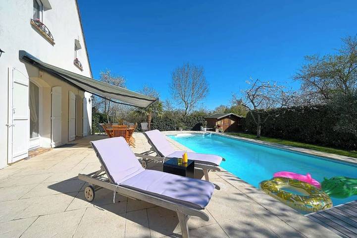 Villa pour 8 personnes, avec piscine et jardin dans Île de France