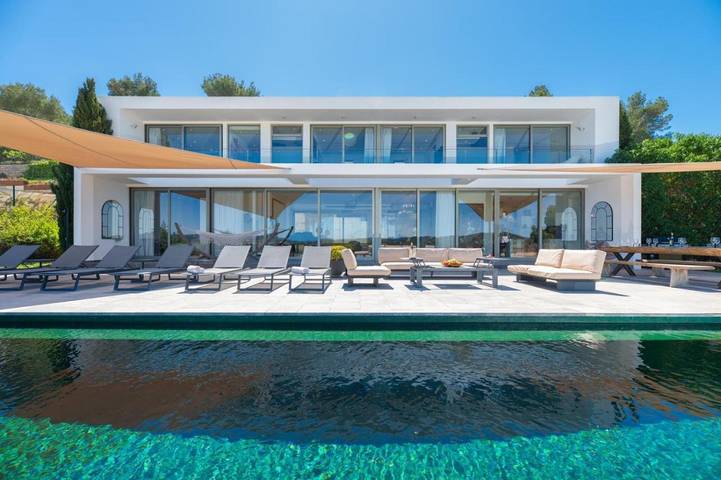 Location de vacances pour 12 personnes, avec jardin ainsi que jacuzzi et piscine, adapté aux familles à Roca Llisa