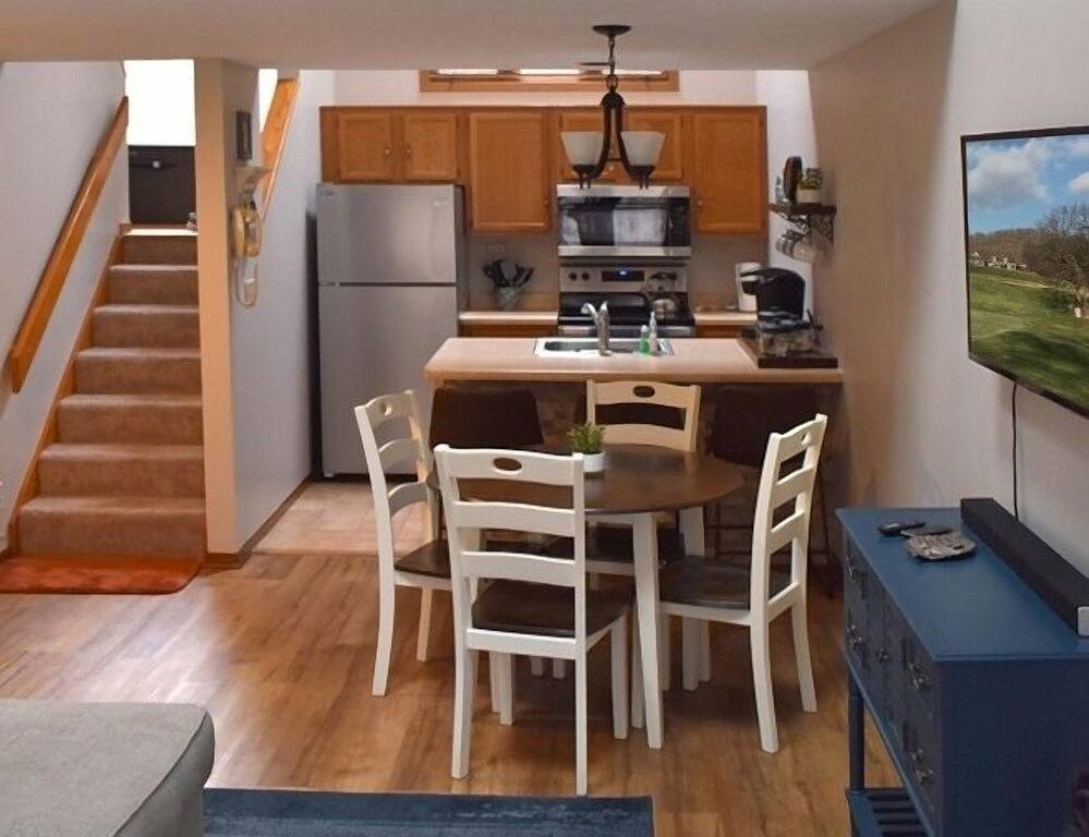 Creekwood Haven - Quiet 2 Br, Fireplace w/Access 2 Owner's Club/Pools in Jo Daviess County