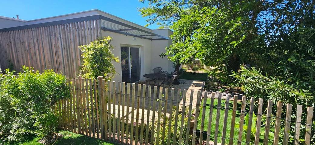 Location de vacances pour 2 personnes, avec terrasse et jardin dans Place Des Mouettes Etang De Thau Sete