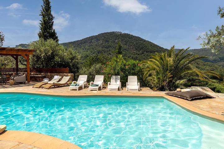 Location de vacances pour 8 personnes, avec piscine et balcon/terrasse à Claviers - 4