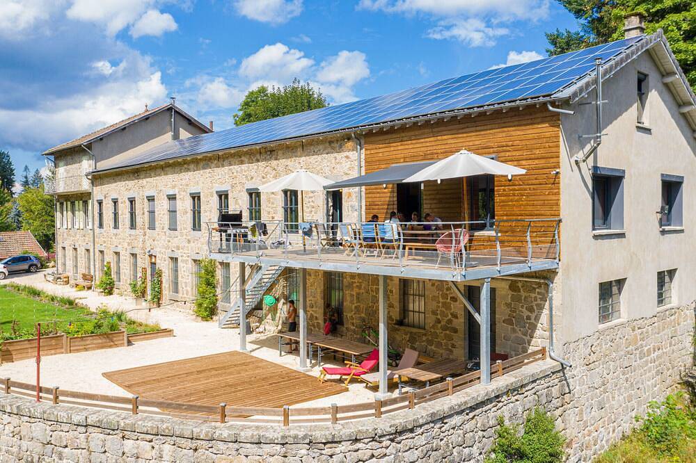 Grand gîte rénové, billard, baby-foot, vue sur rivière, terrasse, activités diverses in Le Chambon-sur-Lignon, Massif central
