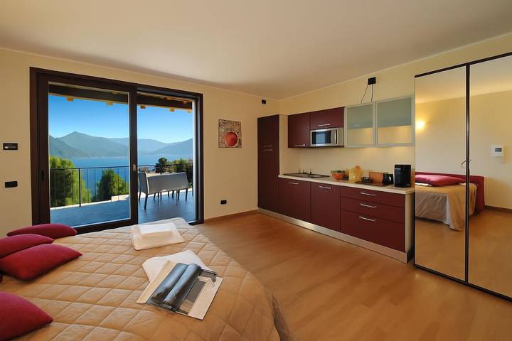 Gîte pour 2 personnes, avec piscine ainsi que terrasse et vue sur le lac à Argegno - 4