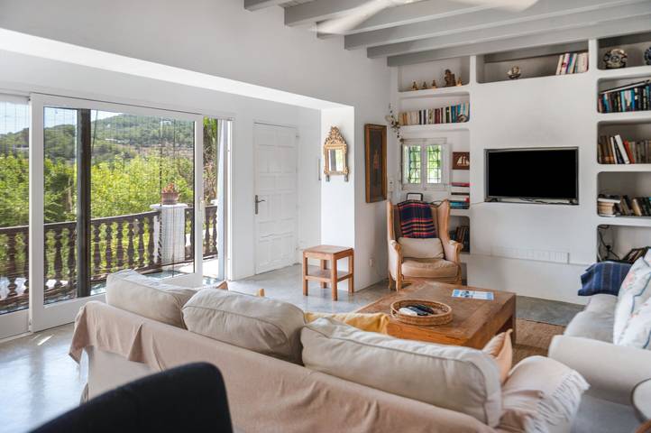 Charmante Villa Can Vicent Masia mit Pool, Bergblick, Wlan, Terrasse und Garten in Sant Agustí des Vedrà, Sant Josep de sa Talaia