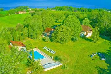 Chambre d’hôte pour 2 personnes, avec piscine ainsi que jardin et jacuzzi à Simeyrols