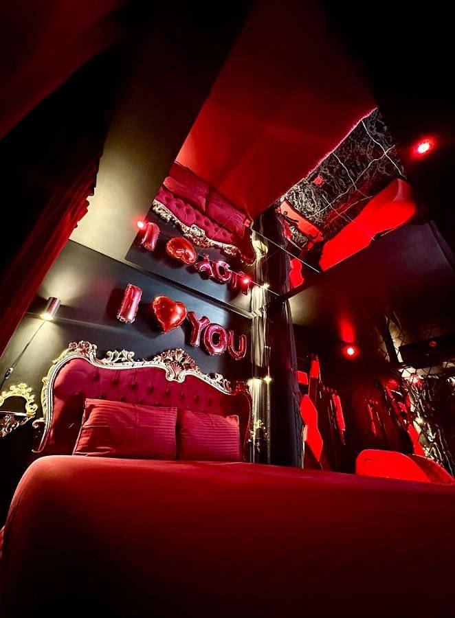 Sweet Dreams Love room & Spa in Ablon-sur-Seine, Val-de-Marne