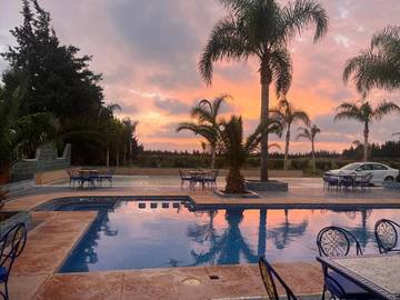 Gîte pour 4 personnes, avec piscine et terrasse ainsi que jardin et jacuzzi dans Madagh