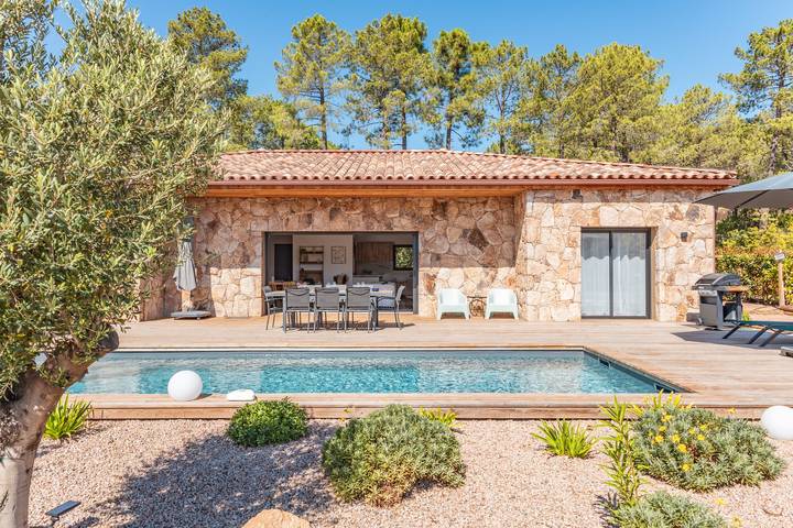 Villa pour 8 personnes, avec piscine et terrasse, adapté aux familles à Lecci - 2
