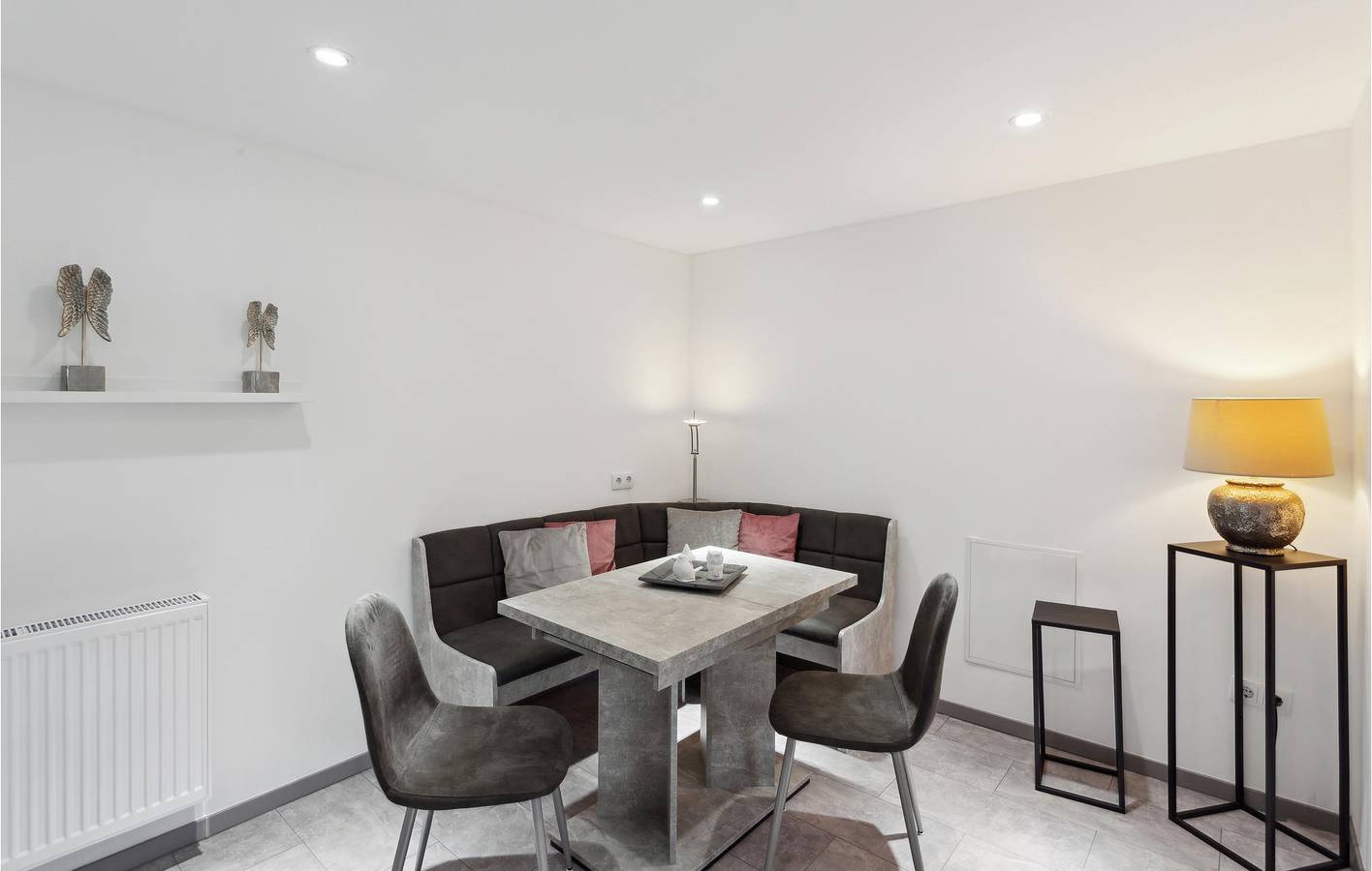 Ganze Ferienwohnung, Gemütliche Wohnung mit Parkplatz, Küche, TV & WiFi in der Nähe des Nieheimer Stadtzentrums in Nieheim, Kreis Höxter