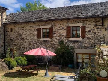 Gîte pour 3 personnes, avec sauna ainsi que vue et jardin, animaux acceptés à Saint-Hostien