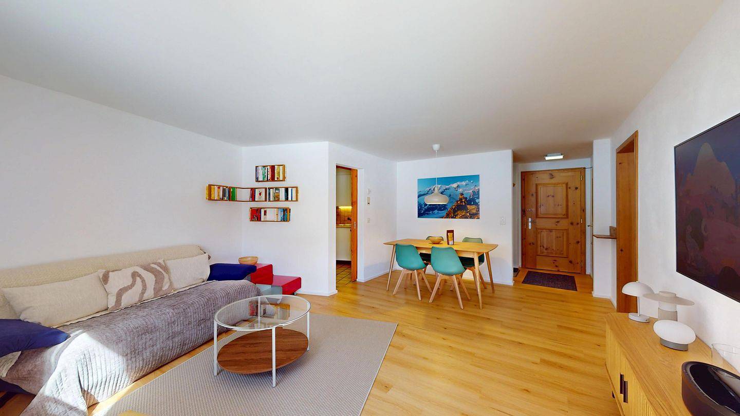 Geheel appartement, Ground-Floor Holiday Apartment in Bever with Terrace, Lift & Parking in Bever, Saint Moritz