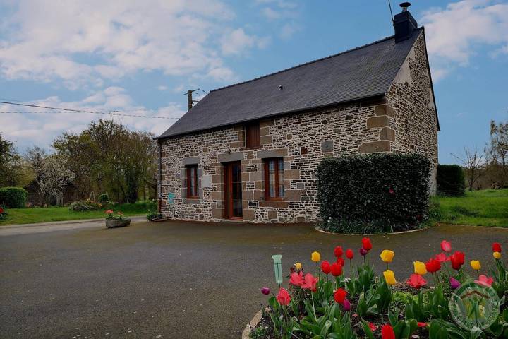 Gîte pour 3 personnes, avec Jardin et Vue à Bazouges-la-Pérouse