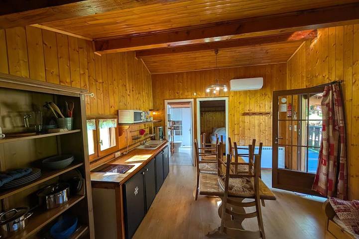 Gîte pour 4 personnes, avec piscine et sauna, animaux acceptés à Vaulnaveys-le-Bas