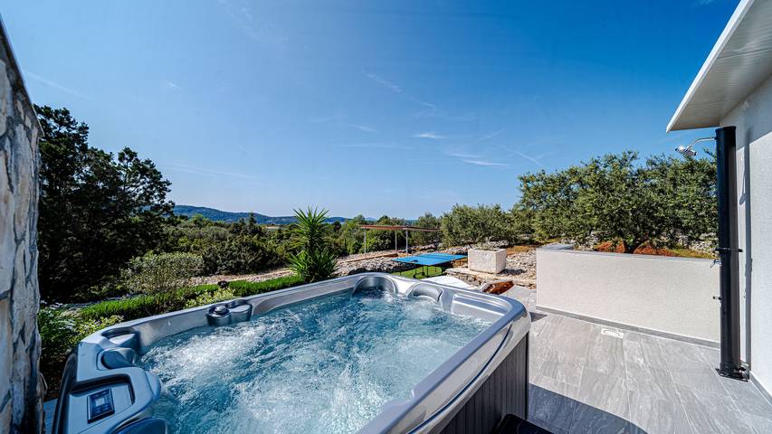 Villa pour 5 personnes, avec jardin ainsi que jacuzzi et terrasse à Vela Luka - 2