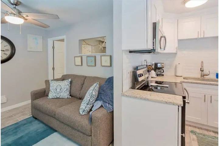 Vacation rental for 4 people, with terrace and yard in Madeira Beach