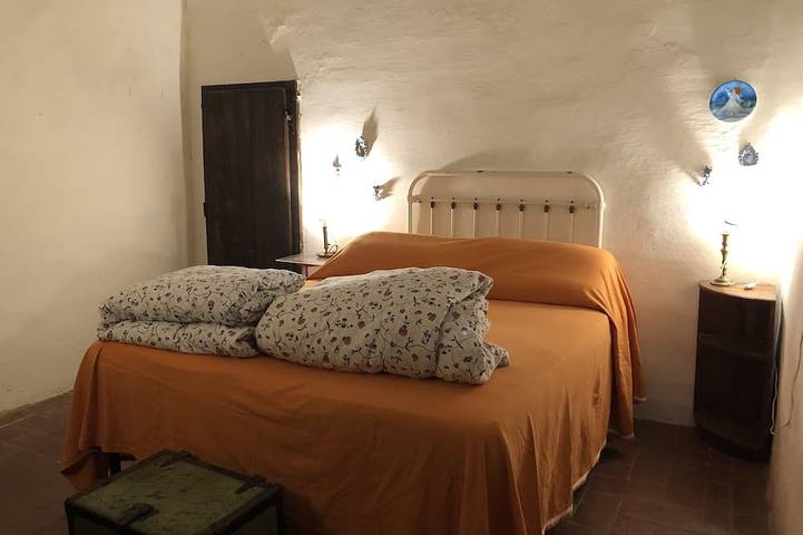 Antica casa in pietra circondata da ulivi a Sanleolino Londa 35 km da Firenze in Londa, Firenze province