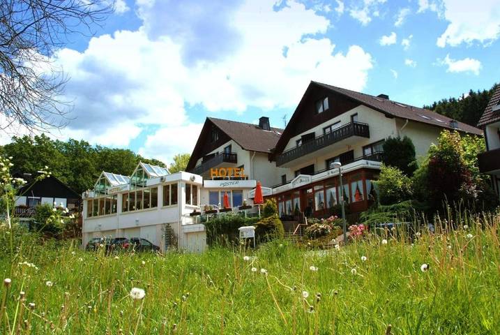 Hotel für 4 Personen, mit Balkon und Terrasse sowie Garten und Sauna in Warstein