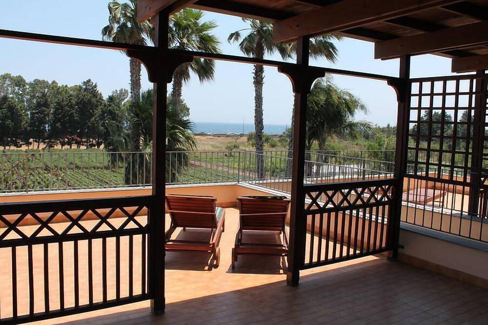 Ganze Wohnung, Oase zum Ausruhen, private Residenz mit Pool und Tennis, 100 m Strandnähe in Spiaggia di San Marco, Fiumefreddo di Sicilia