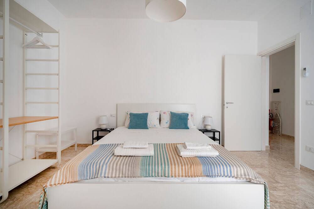 Entire apartment, Apartment 'Relaxia' with Balcony, Wi-Fi and Air Conditioning in Conversano, Bari Province