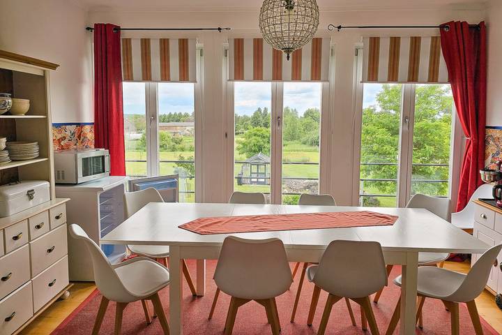 Ferienwohnung für 9 Personen, mit Ausblick und Garten in Oberuckersee