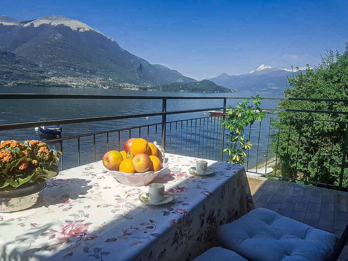 Ferienwohnung für 4 Personen, mit Terrasse und Pool sowie Seeblick und Ausblick, mit Haustier am Comer See - 2