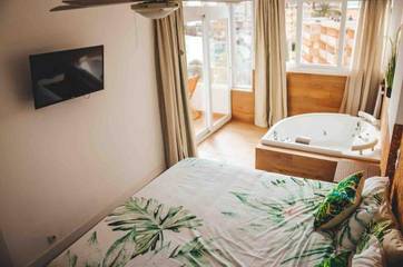 Ferienwohnung für 11 Personen, mit Balkon und Pool sowie Whirlpool und Garten in La Manga del Mar Menor