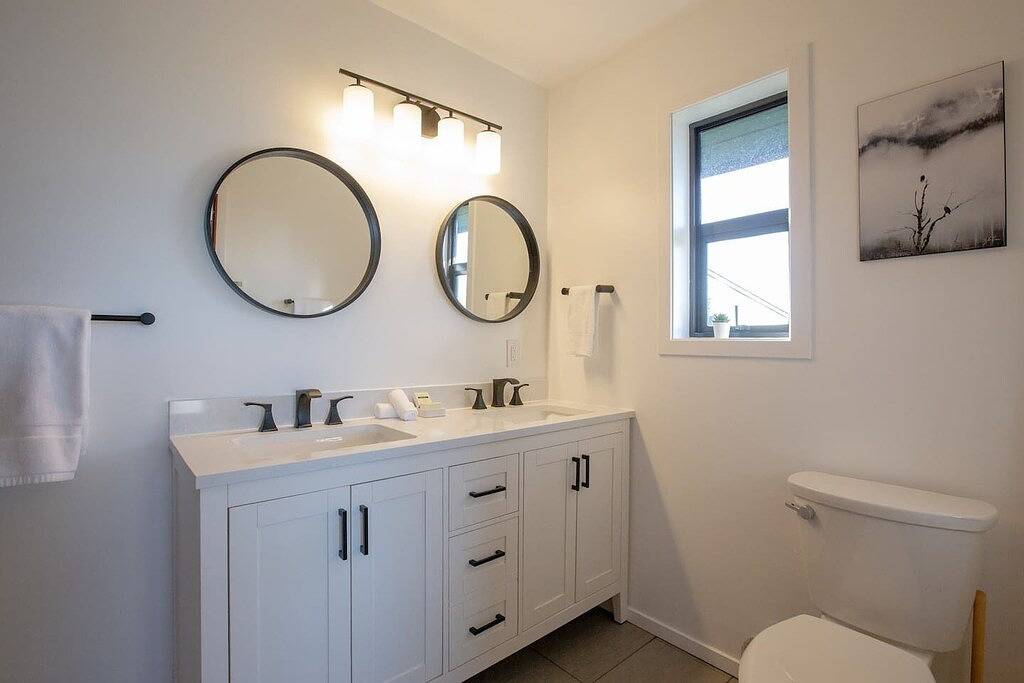 Eagle View House-Ocean I Hot Tub I Barrel Sauna! in Tofino, Alberni-Clayoquot Regional District