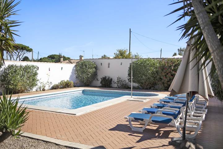 Holiday Home Casa Tricia with Private Pool, Garden & Wi-Fi in Pago del Humo, Chiclana de la Frontera
