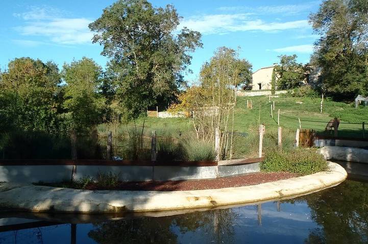 Gîte pour 30 personnes, avec Balcon et Jacuzzi ainsi que Jardin et Sauna à Saint-Mézard