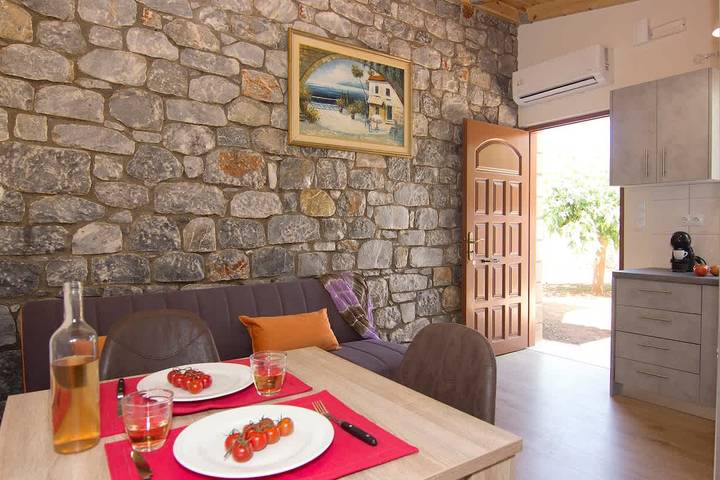 Gîte pour 4 personnes, avec jardin dans Stoupa - 4