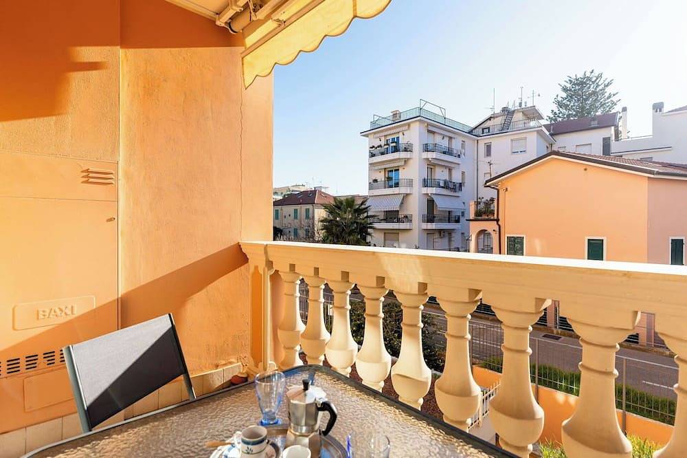 Apartamento entero, Bonito apartamento para 4 personas con A/C, Wifi y balcón in Taggia (City), Taggia
