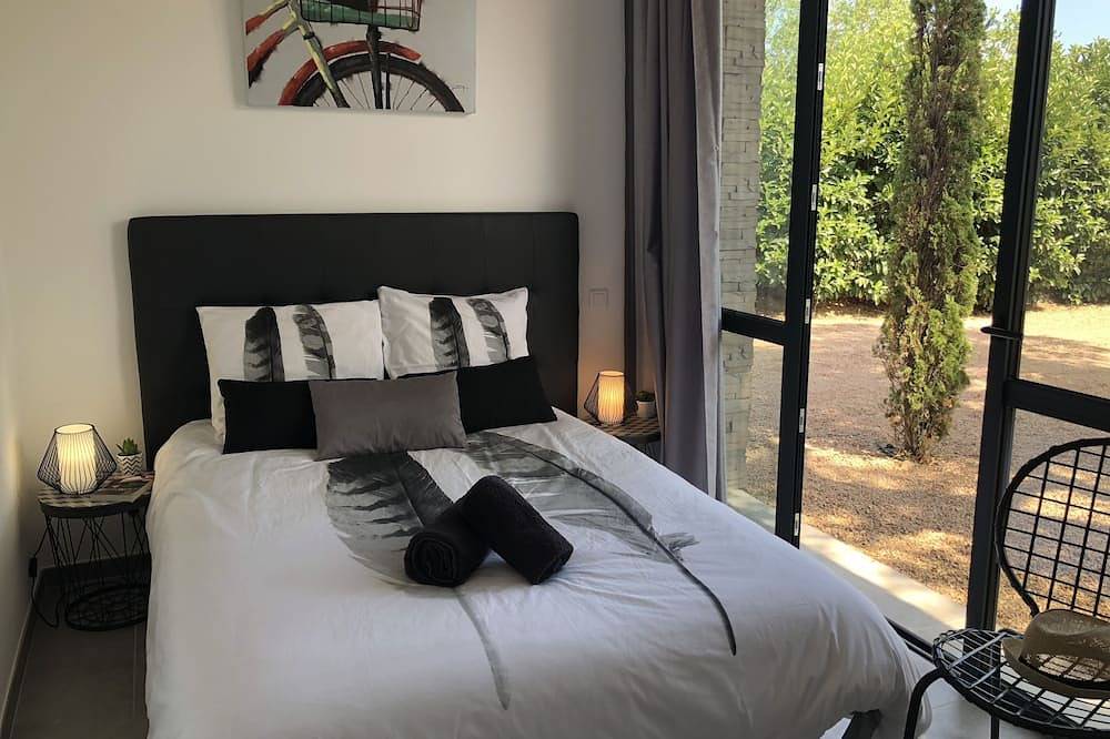 4* architect's villa, contemporary, air-conditioned with heated swimming pool in Zonza, Arrondissement de Sartène