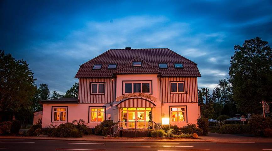 Hotel, mit Terrasse und Garten