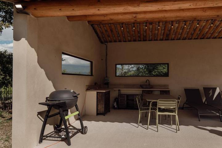 Location de vacances pour 5 personnes, avec vue ainsi que piscine et jardin, animaux acceptés à Mormoiron - 4