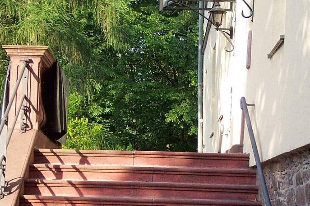 Ganze Wohnung, Ferienwohnung Kemenate in Trendelburg, Hessisches Bergland