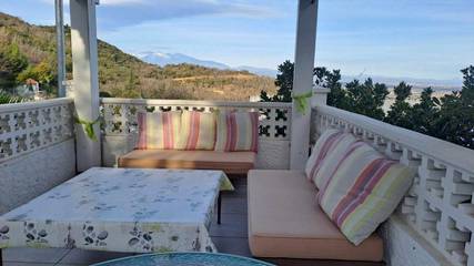 Gîte pour 2 personnes, avec piscine ainsi que vue et jardin à Laroque-des-Albères