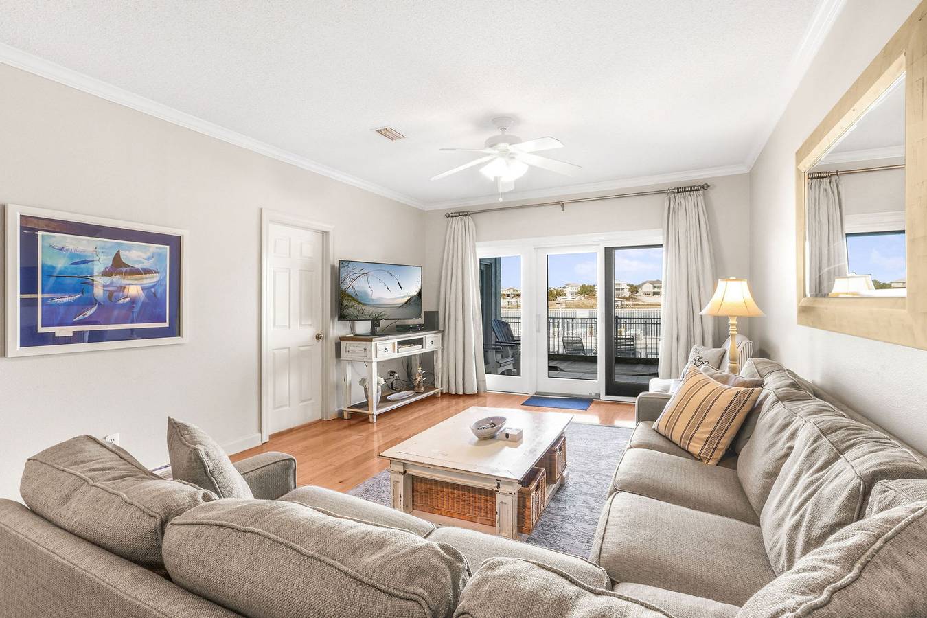 Ganze Wohnung, Dolphin Harbor 1B Bay beach access Sleeps 10 Three bedrooms 3 baths in Orange Beach, Baldwin County