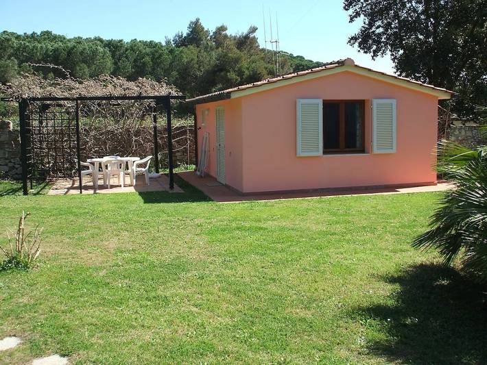 Bungalow per 2 persone, con Terrazza e Giardino a Lacona